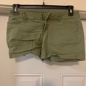 Old Navy Pixie olive shorts
